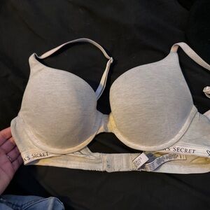Victoria’s Secret bra 34B